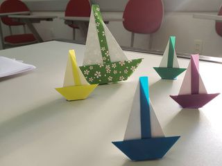 5 origami sailboats in Araraquara, Brazil